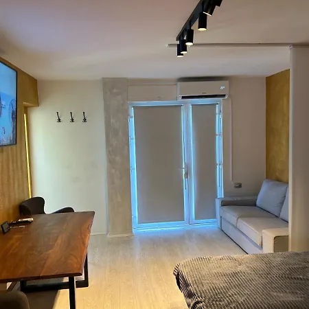 Apartment Gal *