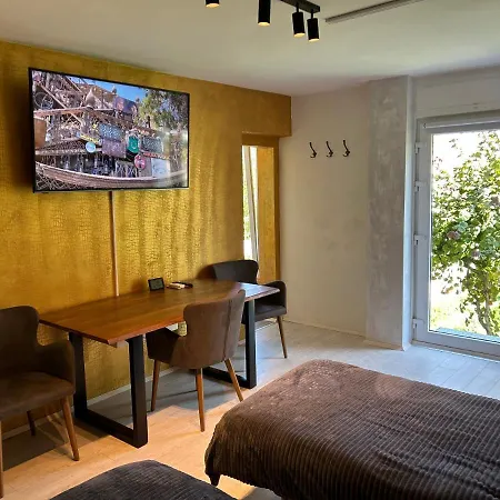 Gal Apartment *